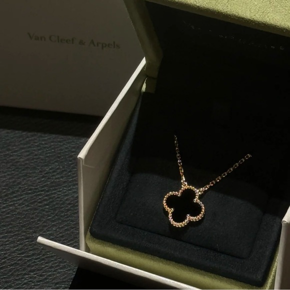 Elegant Gold Necklace with Black Pendant - Picture 3 of 6